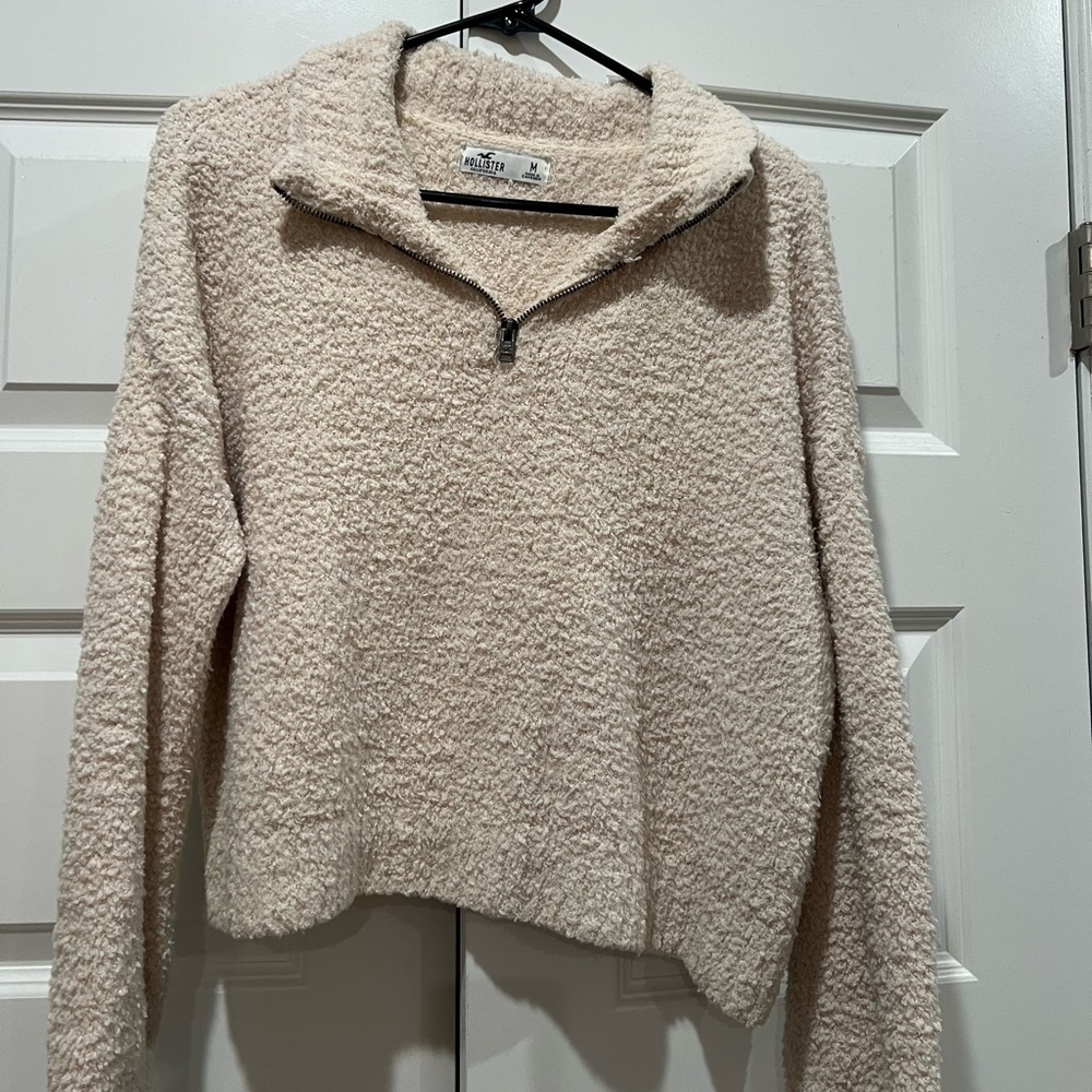 Hollister pullover